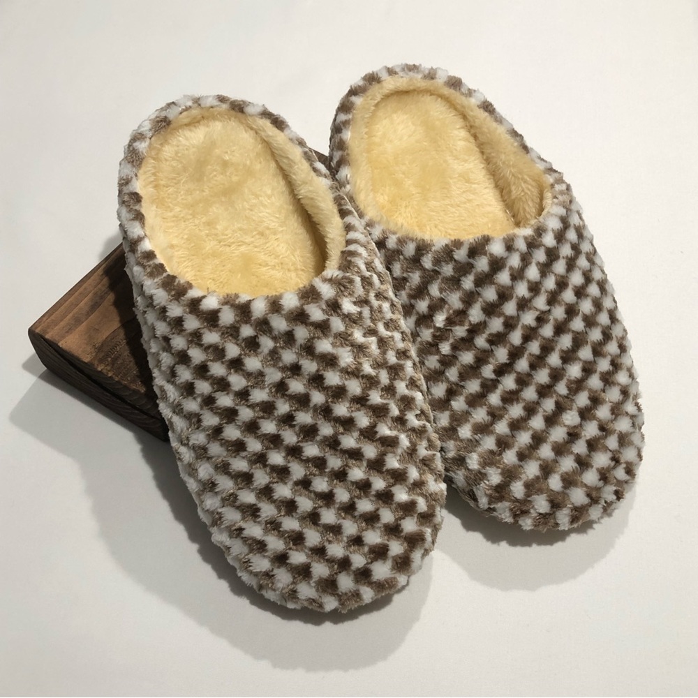 Woman’s Fluffy Indoor Slippers